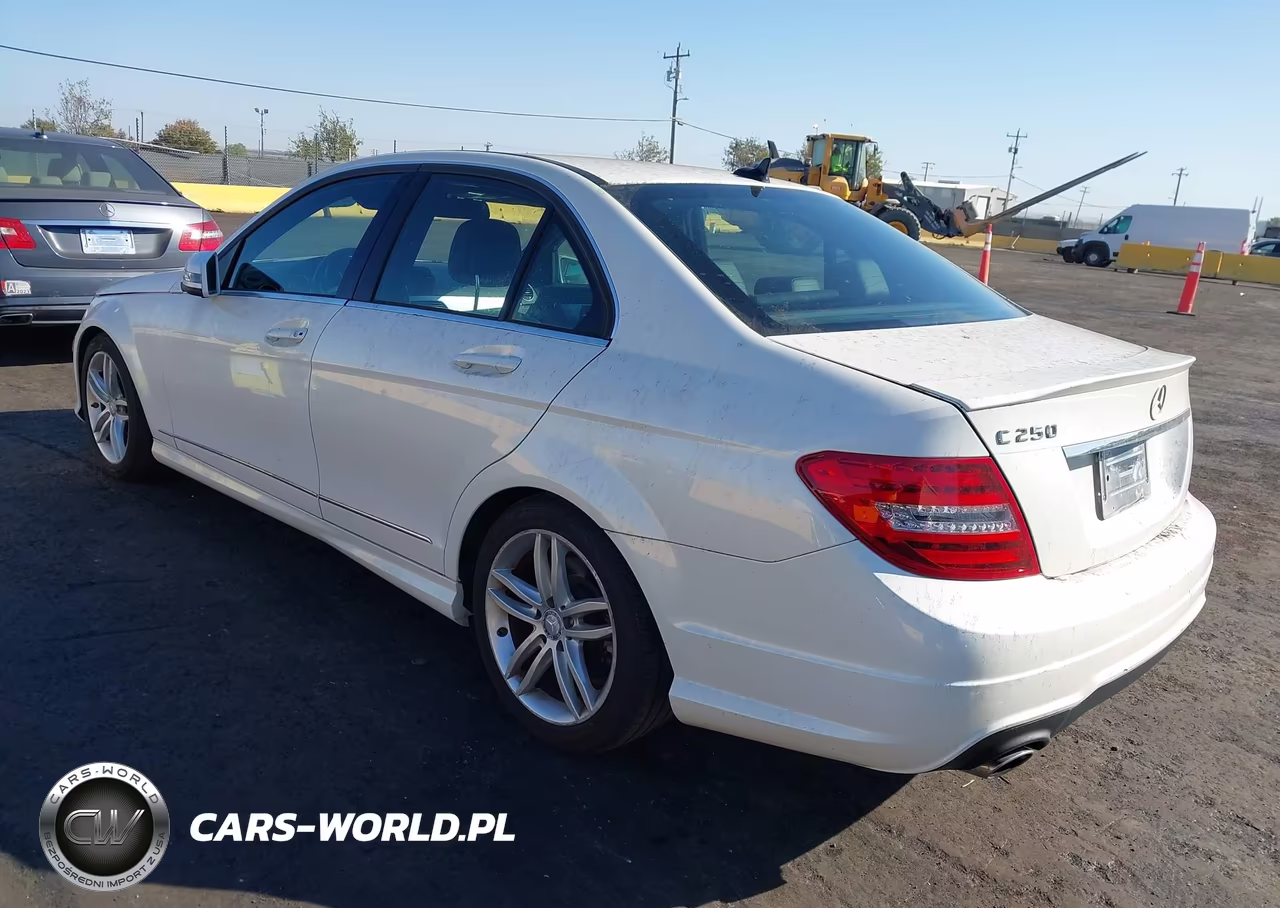 2013 Mercedes-Benz C 250 Sport VIN:WDDGF4HB5DA760845 - 3