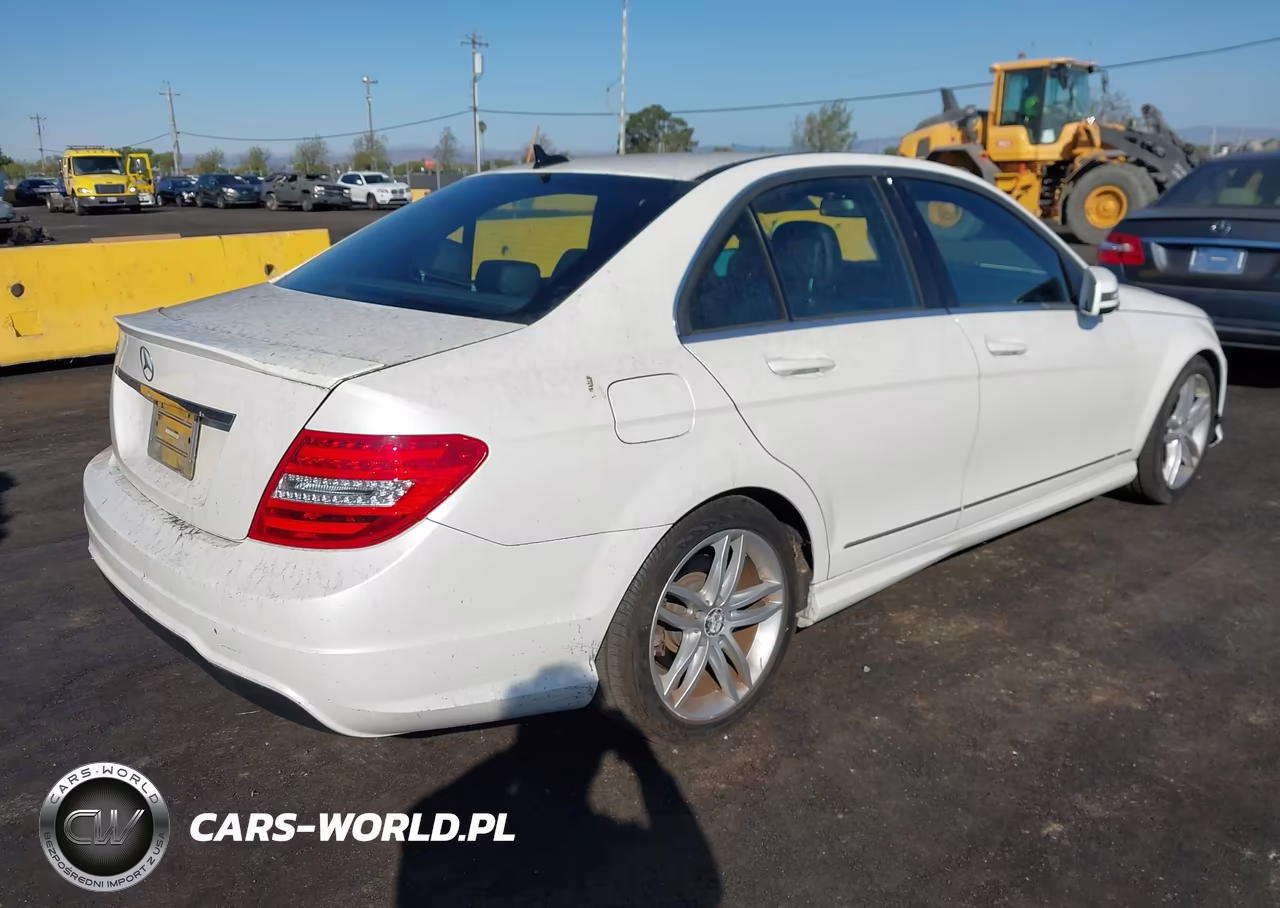 2013 Mercedes-Benz C 250 Sport VIN:WDDGF4HB5DA760845 - 4