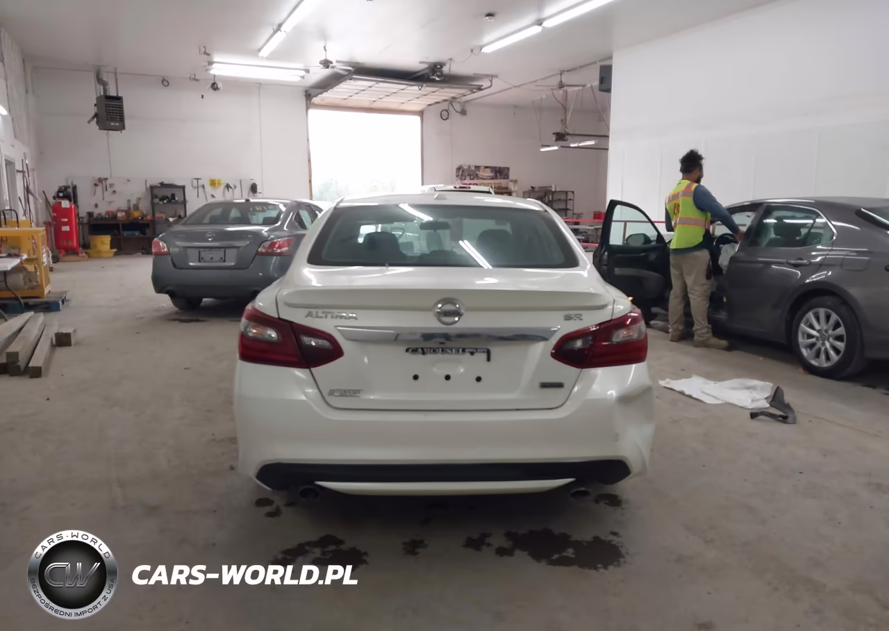 2018 Nissan Altima 2.5 Sr VIN:1N4AL3AP3JC282911 - 17