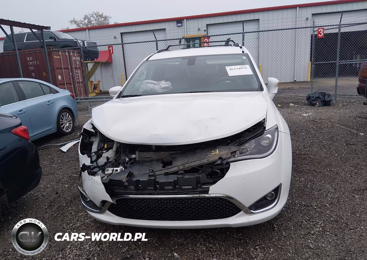 2019 Chrysler Pacifica Touring L Plus VIN:2C4RC1EG6KR675452 - 12
