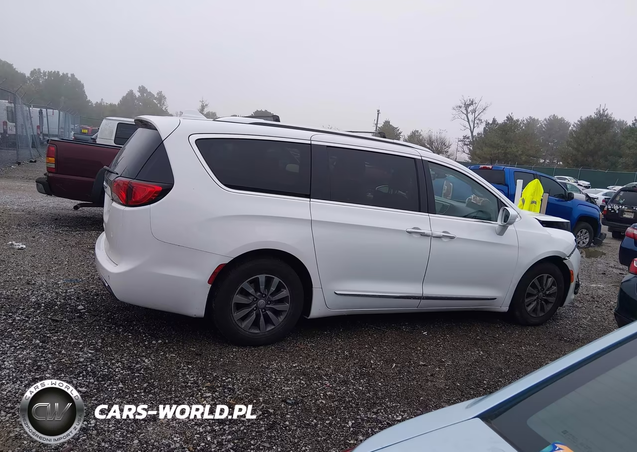 2019 Chrysler Pacifica Touring L Plus VIN:2C4RC1EG6KR675452 - 13