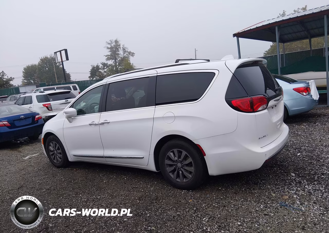 2019 Chrysler Pacifica Touring L Plus VIN:2C4RC1EG6KR675452 - 14