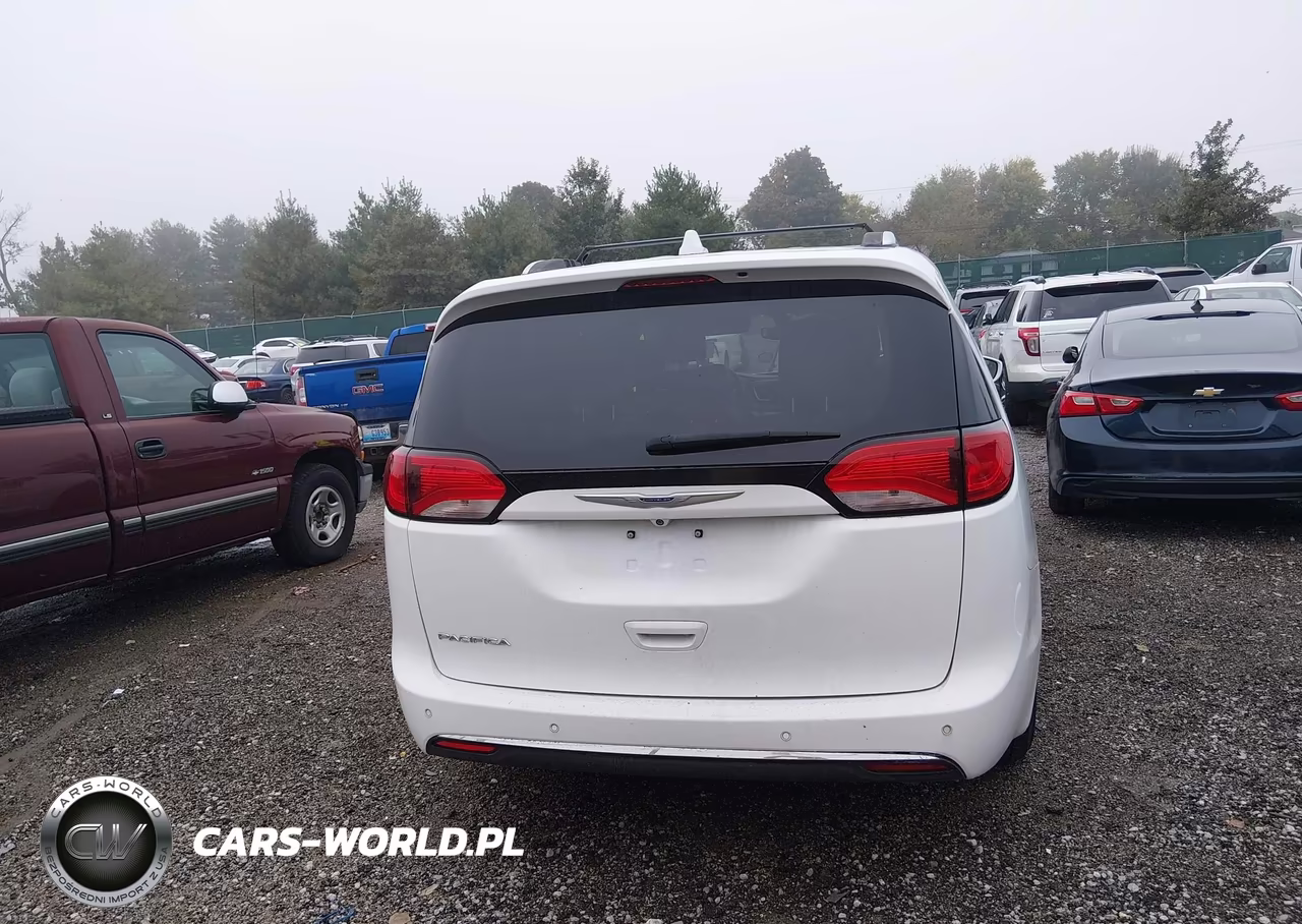 2019 Chrysler Pacifica Touring L Plus VIN:2C4RC1EG6KR675452 - 16