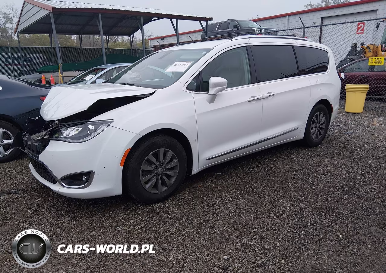 2019 Chrysler Pacifica Touring L Plus VIN:2C4RC1EG6KR675452 - 2
