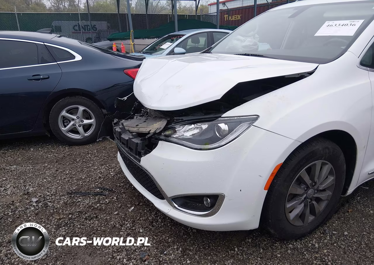 2019 Chrysler Pacifica Touring L Plus VIN:2C4RC1EG6KR675452 - 20
