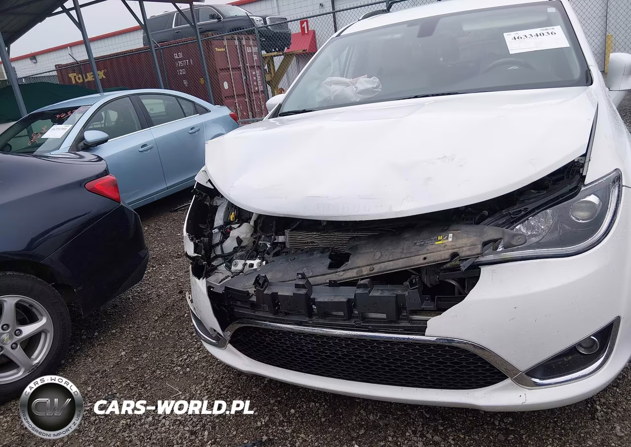 2019 Chrysler Pacifica Touring L Plus VIN:2C4RC1EG6KR675452 - 6