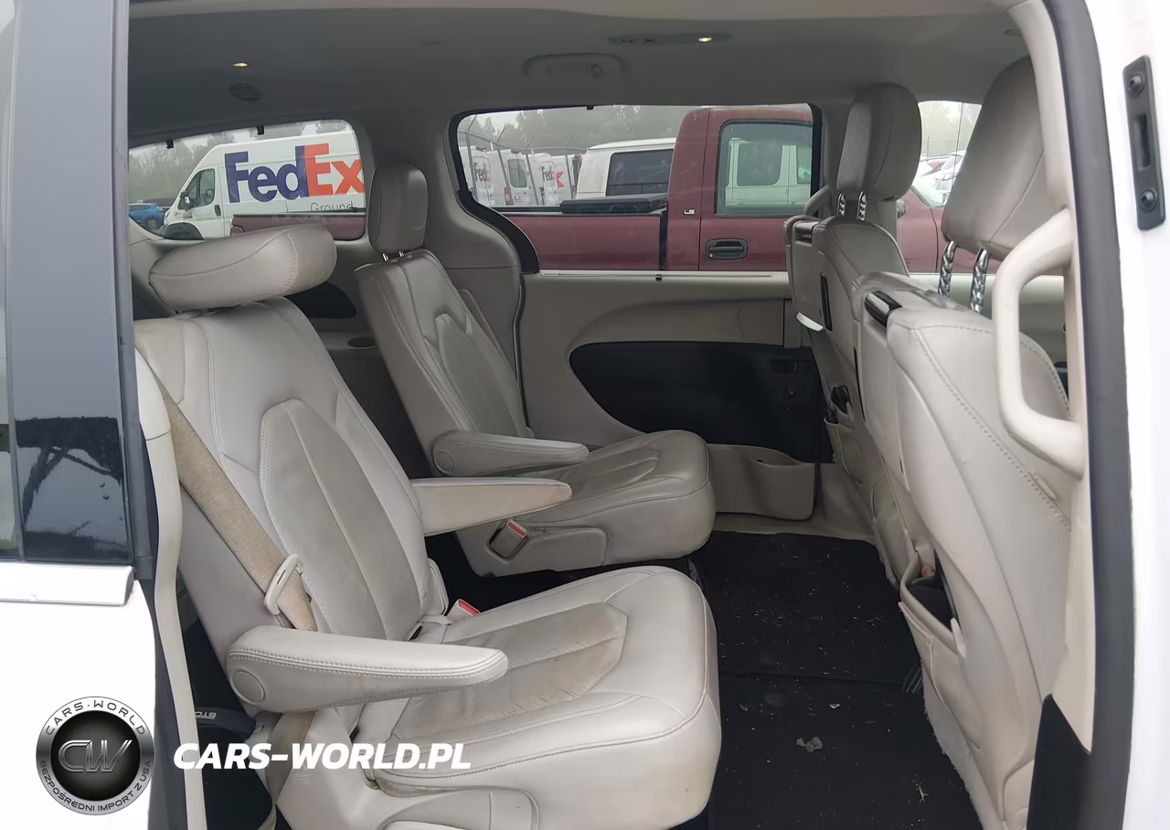 2019 Chrysler Pacifica Touring L Plus VIN:2C4RC1EG6KR675452 - 8