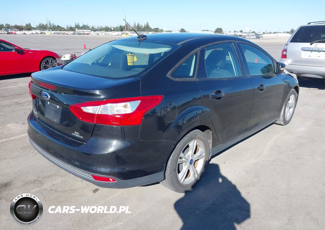 2014 Ford Focus Se VIN:1FADP3F26EL119982 - 4