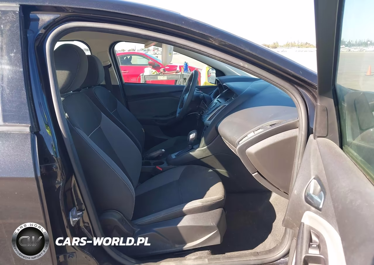 2014 Ford Focus Se VIN:1FADP3F26EL119982 - 5