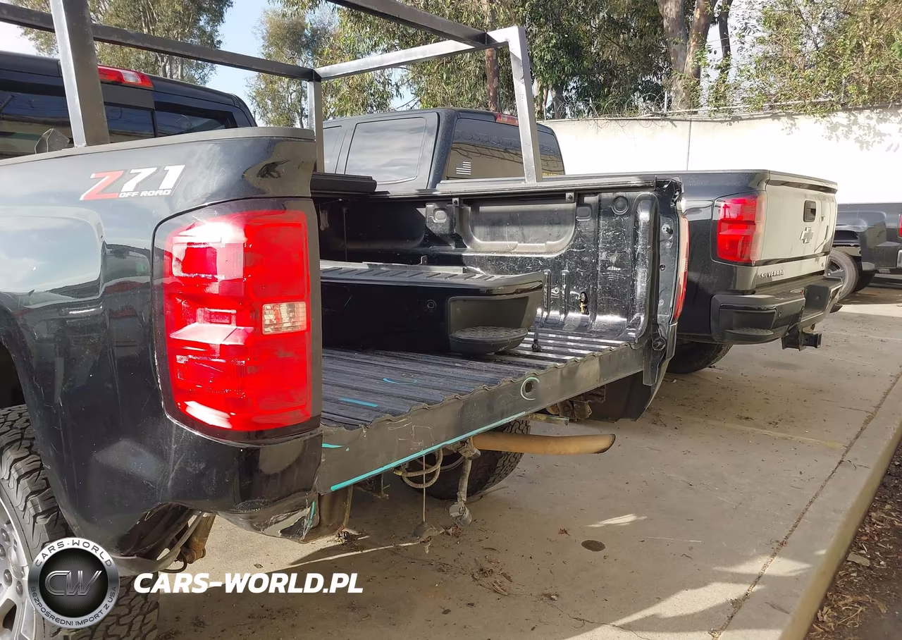 2018 Chevrolet Silverado 1500 2Lt VIN:1GCVKREC7JZ109821 - 17