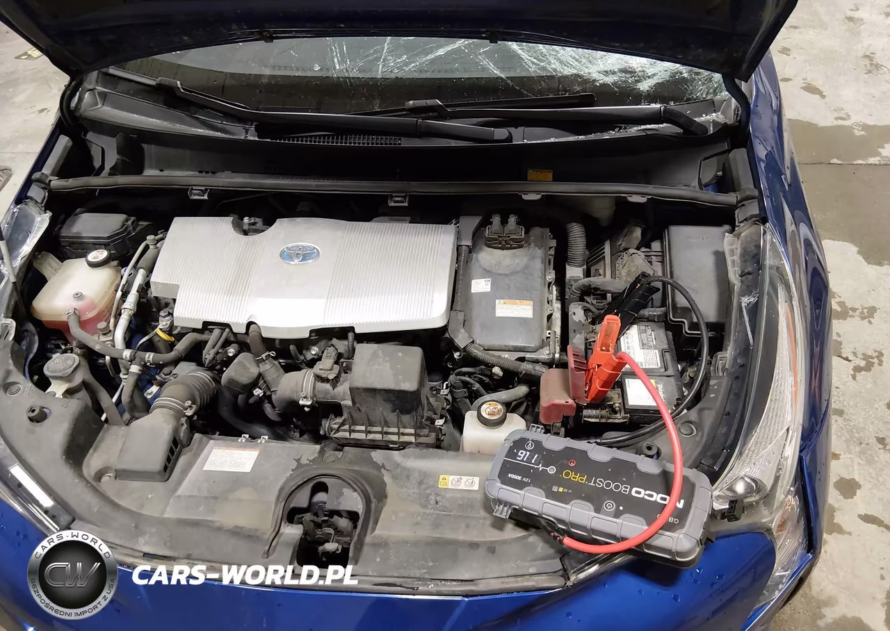 2018 Toyota Prius Four VIN:JTDKARFU0J3552392 - 10