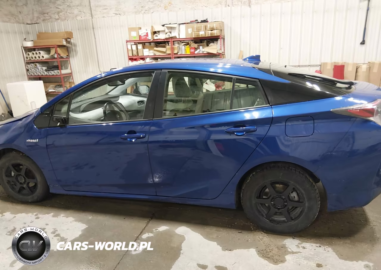 2018 Toyota Prius Four VIN:JTDKARFU0J3552392 - 14
