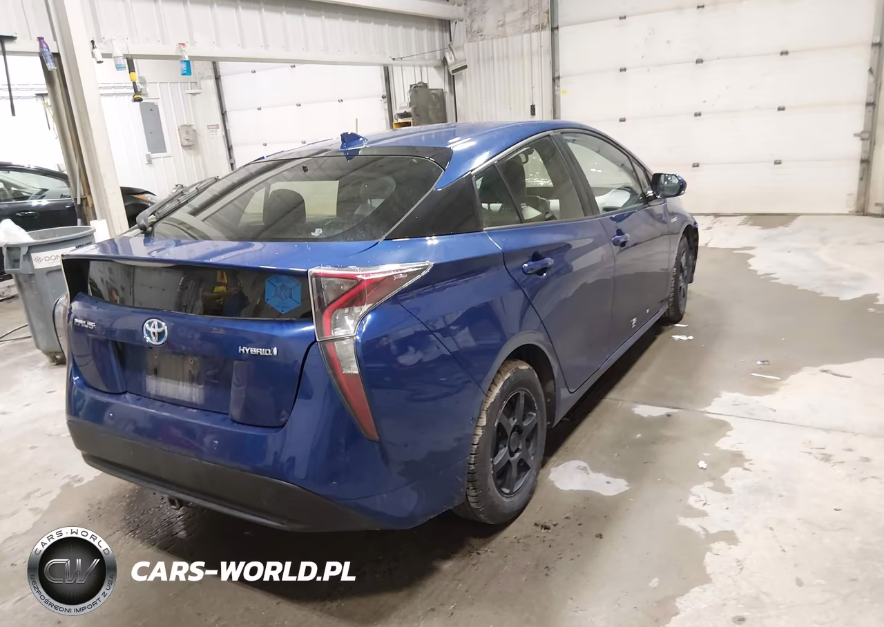 2018 Toyota Prius Four VIN:JTDKARFU0J3552392 - 4