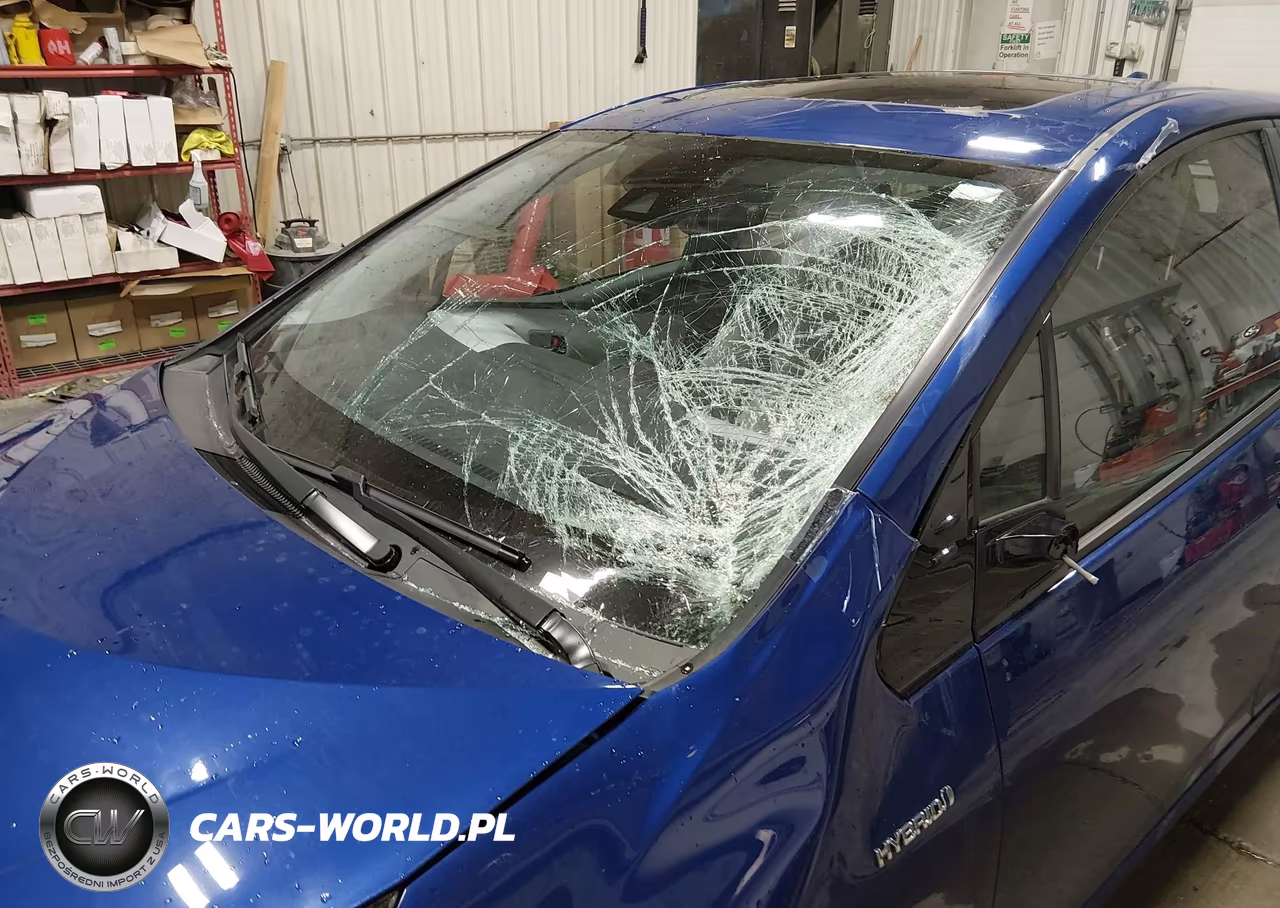 2018 Toyota Prius Four VIN:JTDKARFU0J3552392 - 6