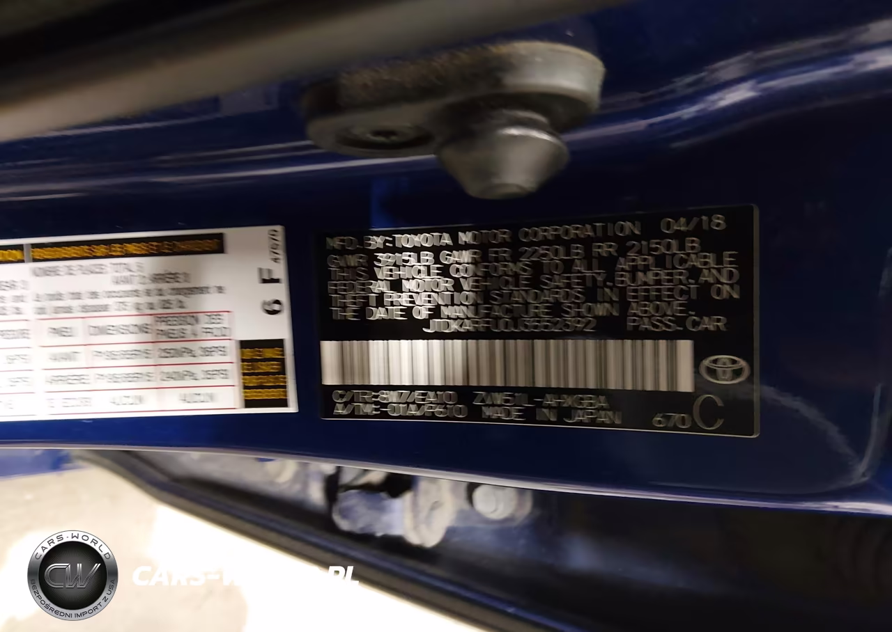 2018 Toyota Prius Four VIN:JTDKARFU0J3552392 - 9