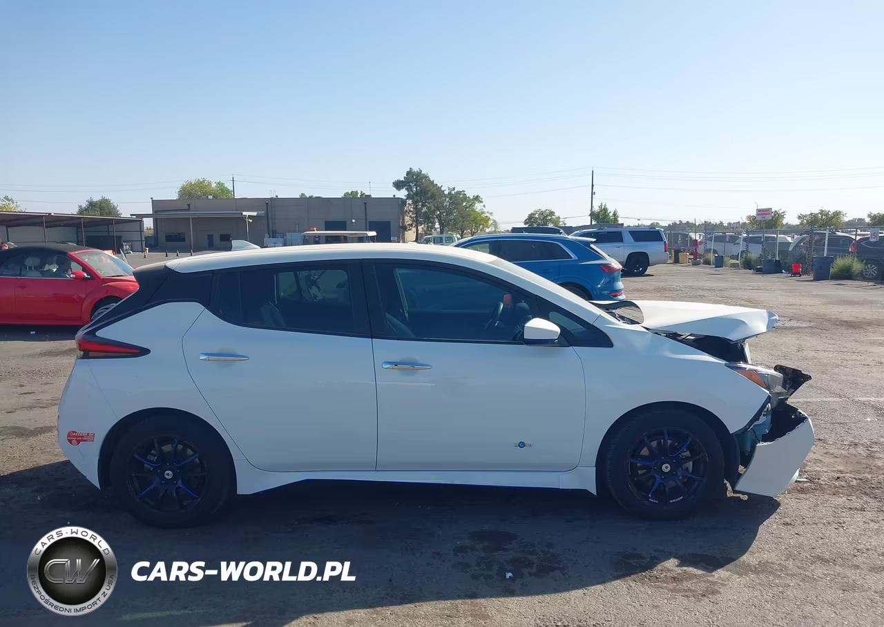 2018 Nissan Leaf S VIN:1N4AZ1CP4JC303183 - 13
