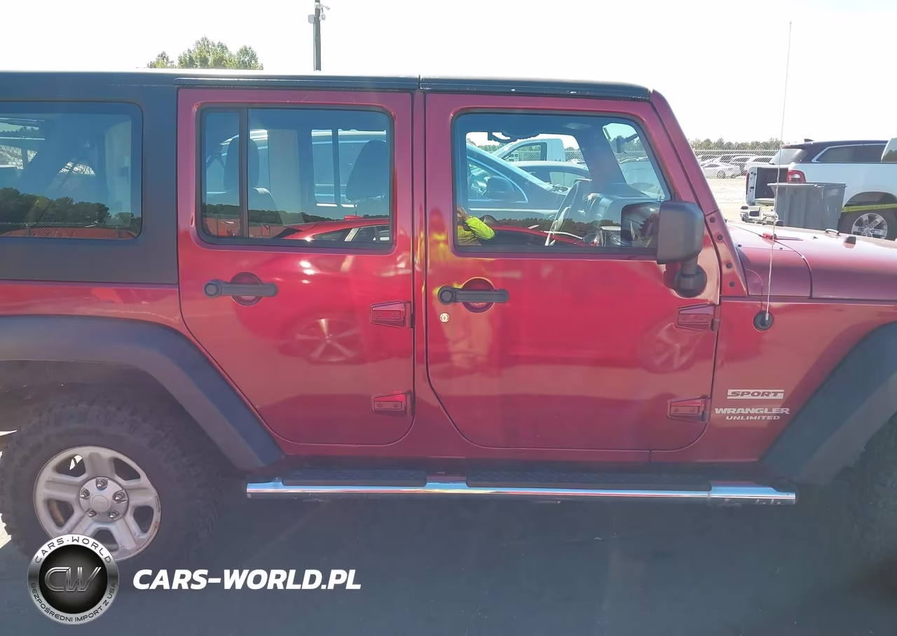 2013 Jeep Wrangler Unlimited Sport VIN:1C4BJWDG4DL526202 - 13