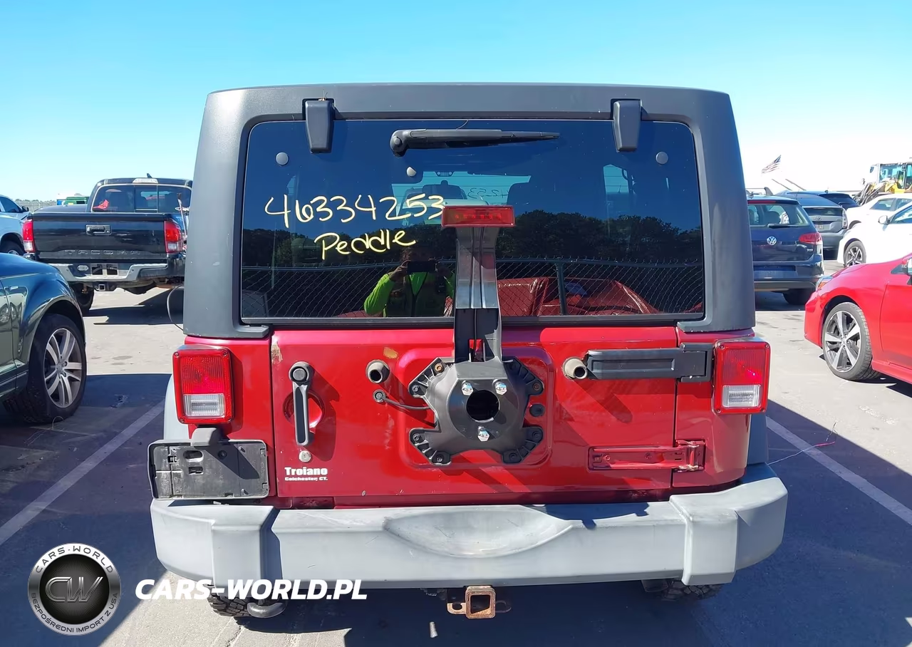 2013 Jeep Wrangler Unlimited Sport VIN:1C4BJWDG4DL526202 - 16