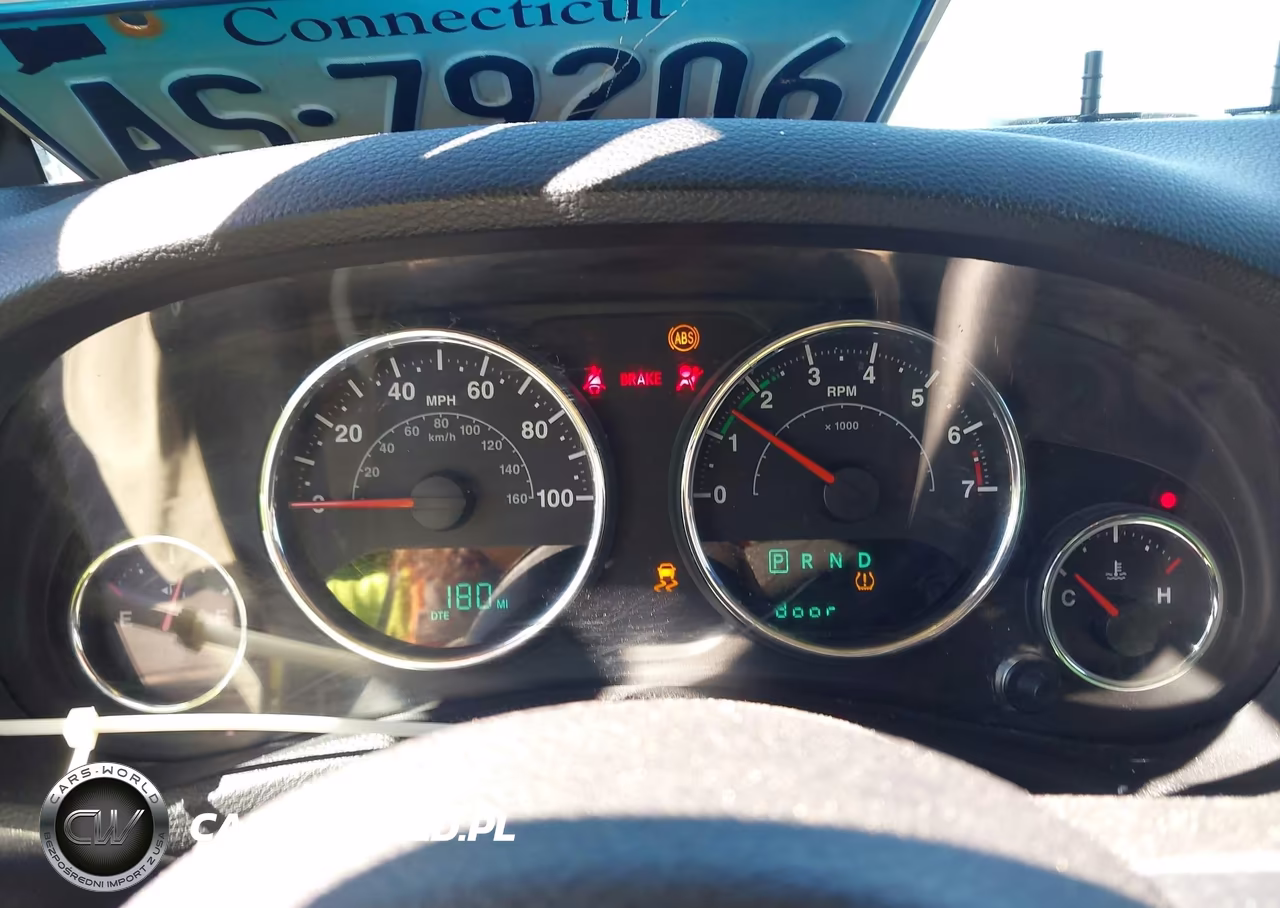 2013 Jeep Wrangler Unlimited Sport VIN:1C4BJWDG4DL526202 - 7