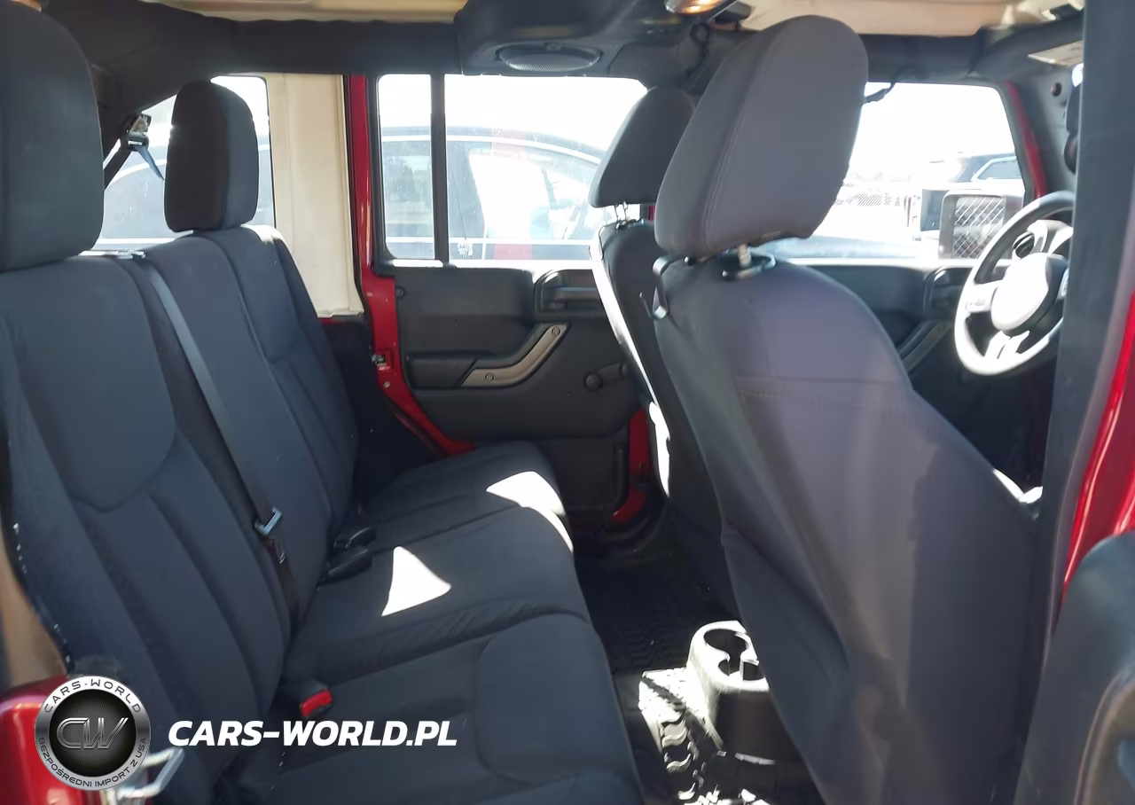 2013 Jeep Wrangler Unlimited Sport VIN:1C4BJWDG4DL526202 - 8