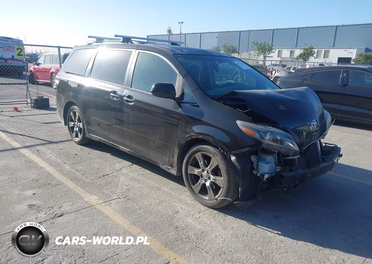 2017 Toyota Sienna Se 8 Passenger