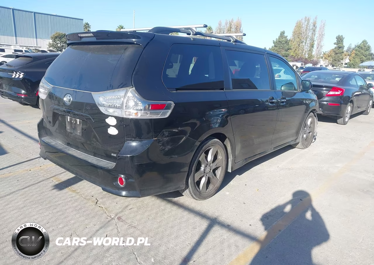 2017 Toyota Sienna Se 8 Passenger VIN:5TDXZ3DC3HS857822 - 4