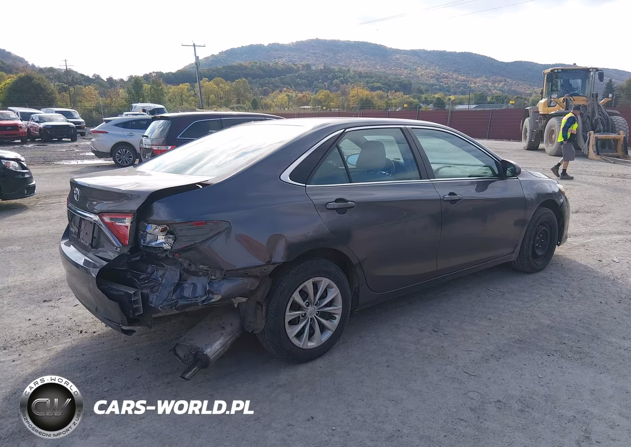 2015 Toyota Camry Le VIN:4T4BF1FK7FR515067 - 4