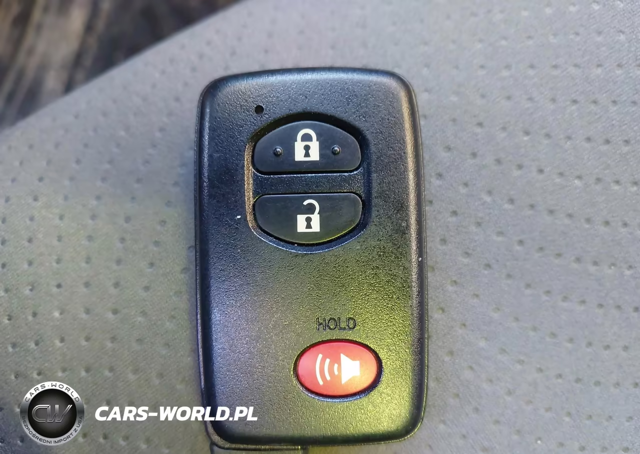 2011 Toyota Prius Two VIN:JTDKN3DU9B5332839 - 11