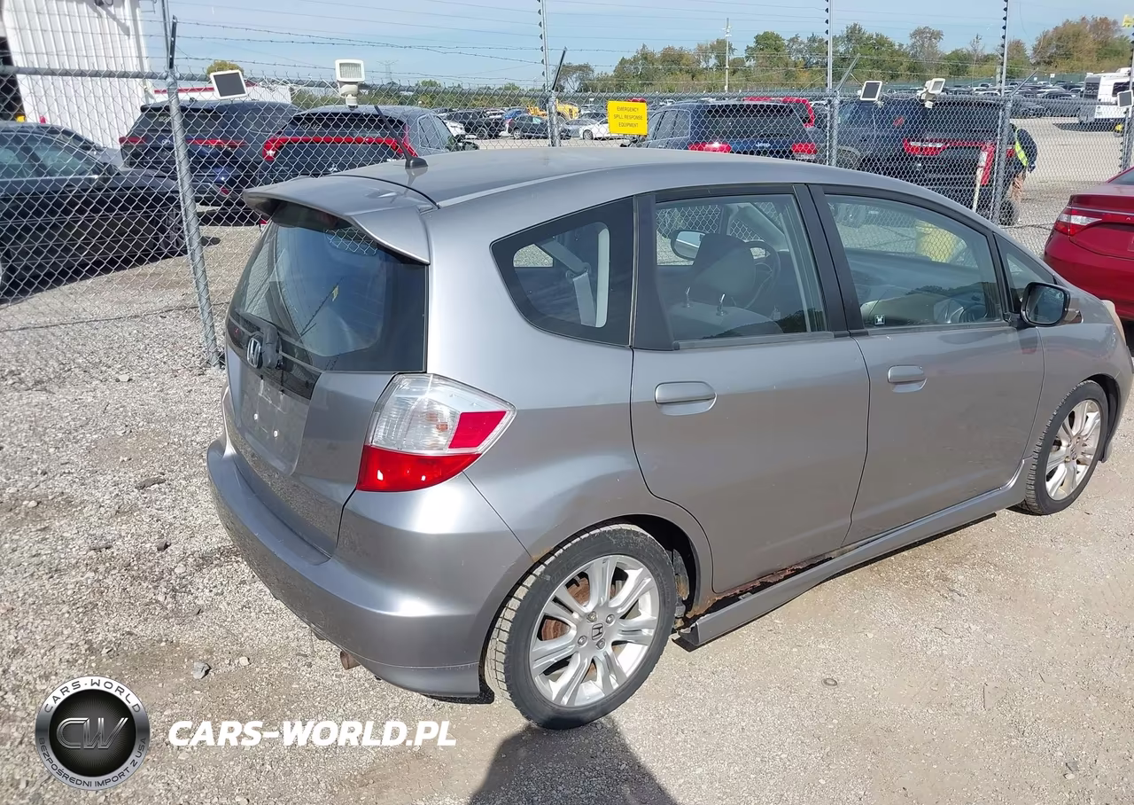 2010 Honda Fit Sport VIN:JHMGE8G49AC036288 - 4