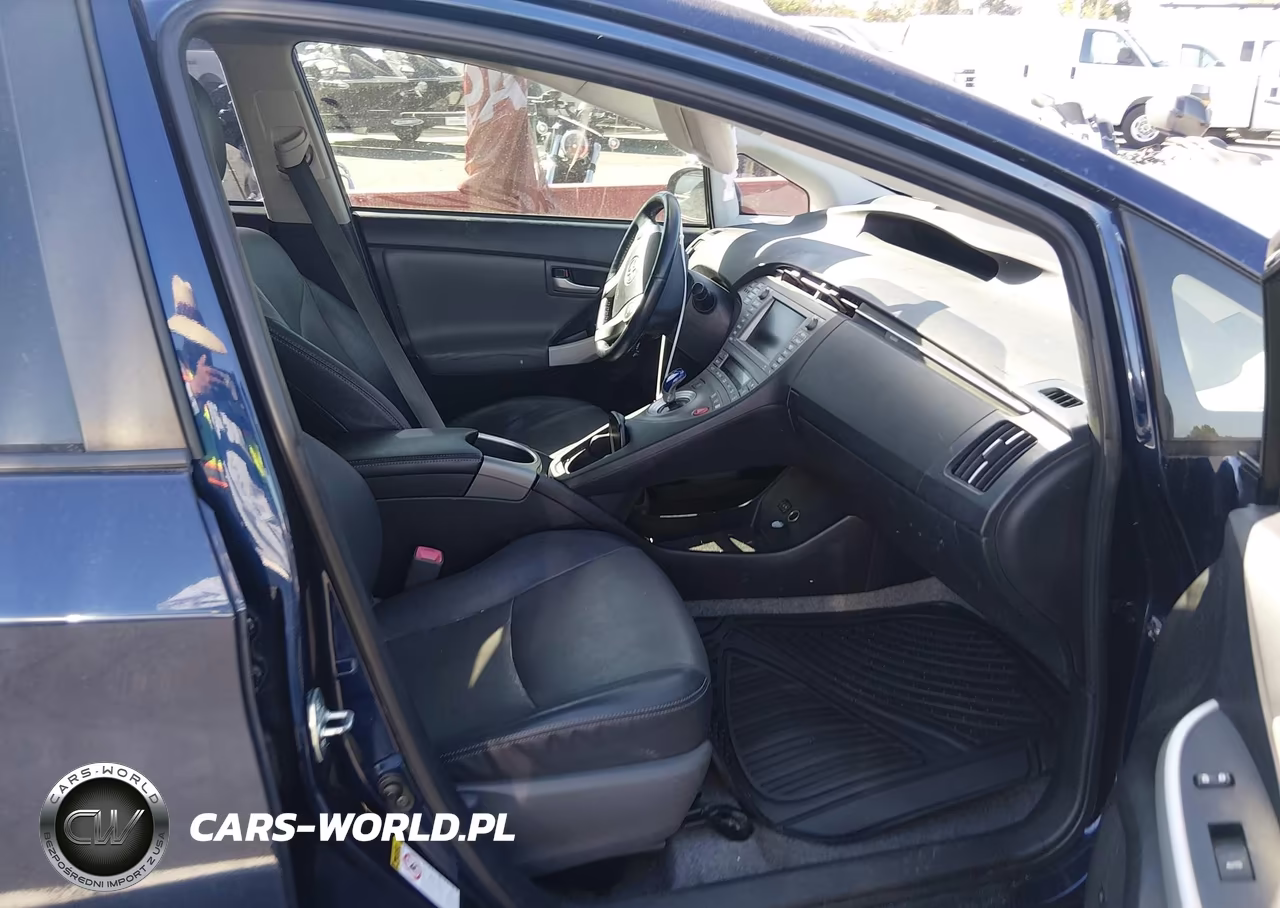 2012 Toyota Prius Four VIN:JTDKN3DU8C1558105 - 5
