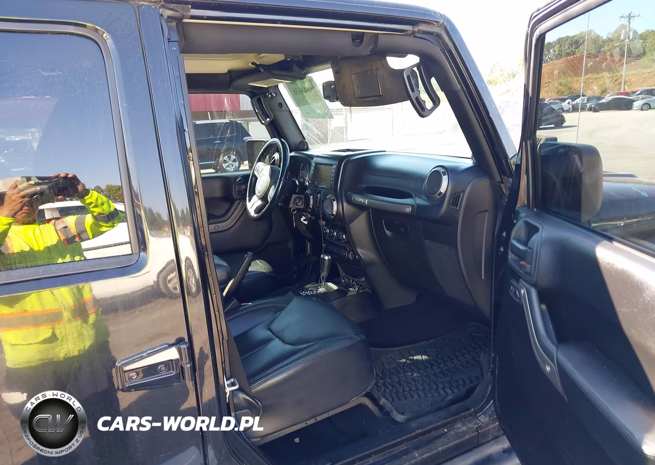 2013 Jeep Wrangler Unlimited Sahara VIN:1C4BJWEGXDL563446 - 5
