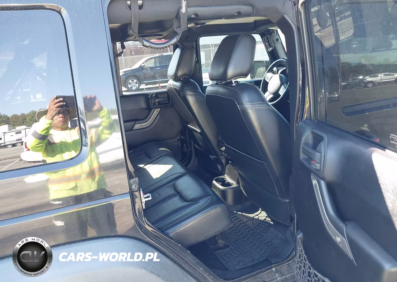 2013 Jeep Wrangler Unlimited Sahara VIN:1C4BJWEGXDL563446 - 8
