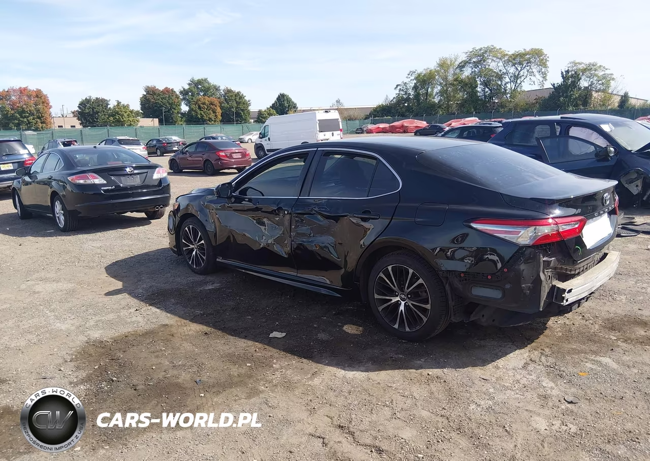 2018 Toyota Camry Se VIN:4T1B11HK0JU026136 - 3