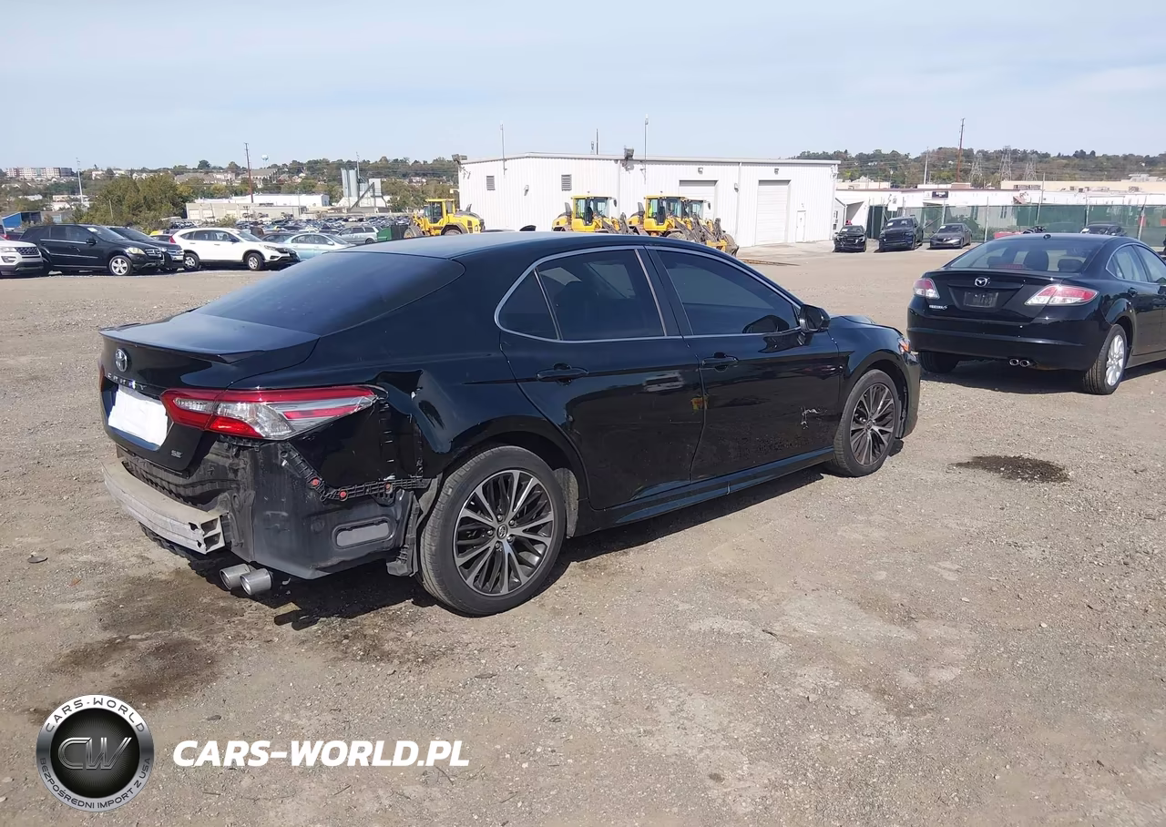 2018 Toyota Camry Se VIN:4T1B11HK0JU026136 - 4