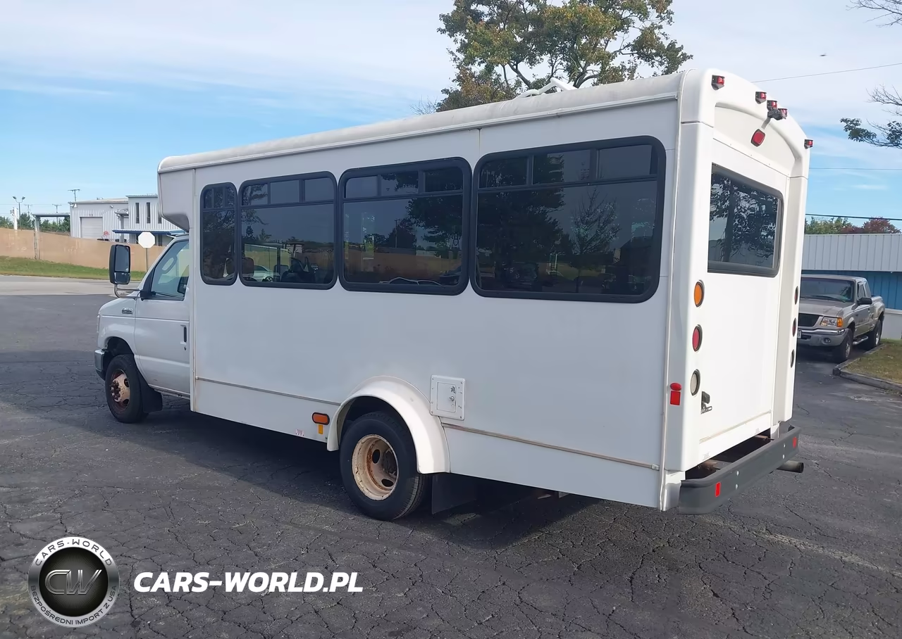 2017 Ford E-450 Cutaway VIN:1FDFE4FS2HDC67345 - 3