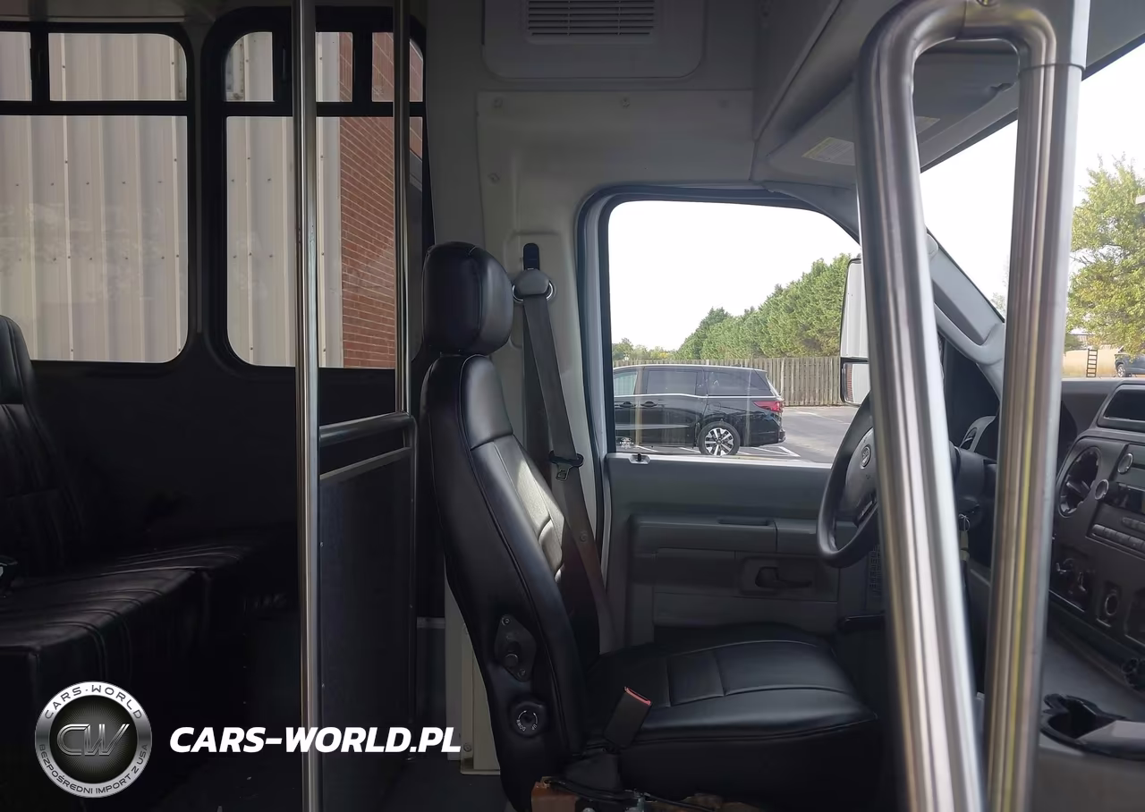 2017 Ford E-450 Cutaway VIN:1FDFE4FS2HDC67345 - 5