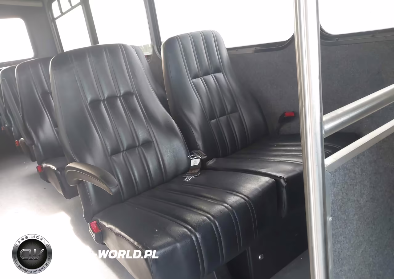 2017 Ford E-450 Cutaway VIN:1FDFE4FS2HDC67345 - 8