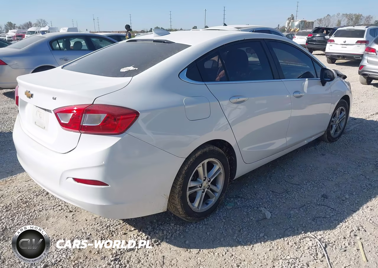 2018 Chevrolet Cruze Lt Auto VIN:1G1BE5SM9J7129606 - 4
