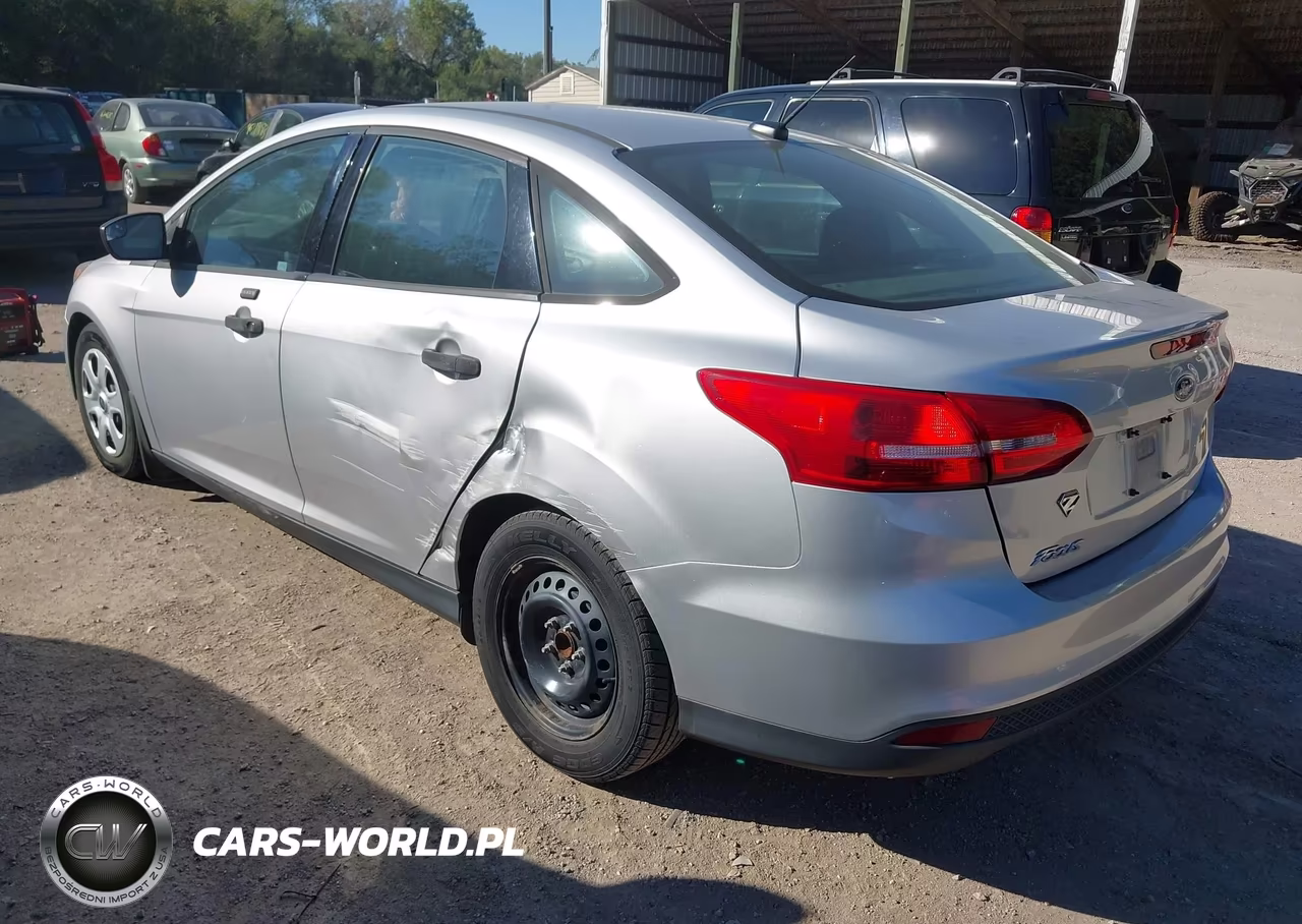 2016 Ford Focus S VIN:1FADP3E20GL230662 - 3