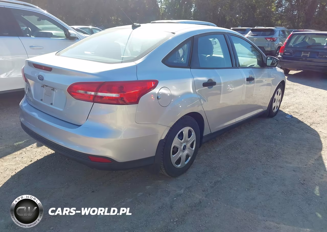 2016 Ford Focus S VIN:1FADP3E20GL230662 - 4