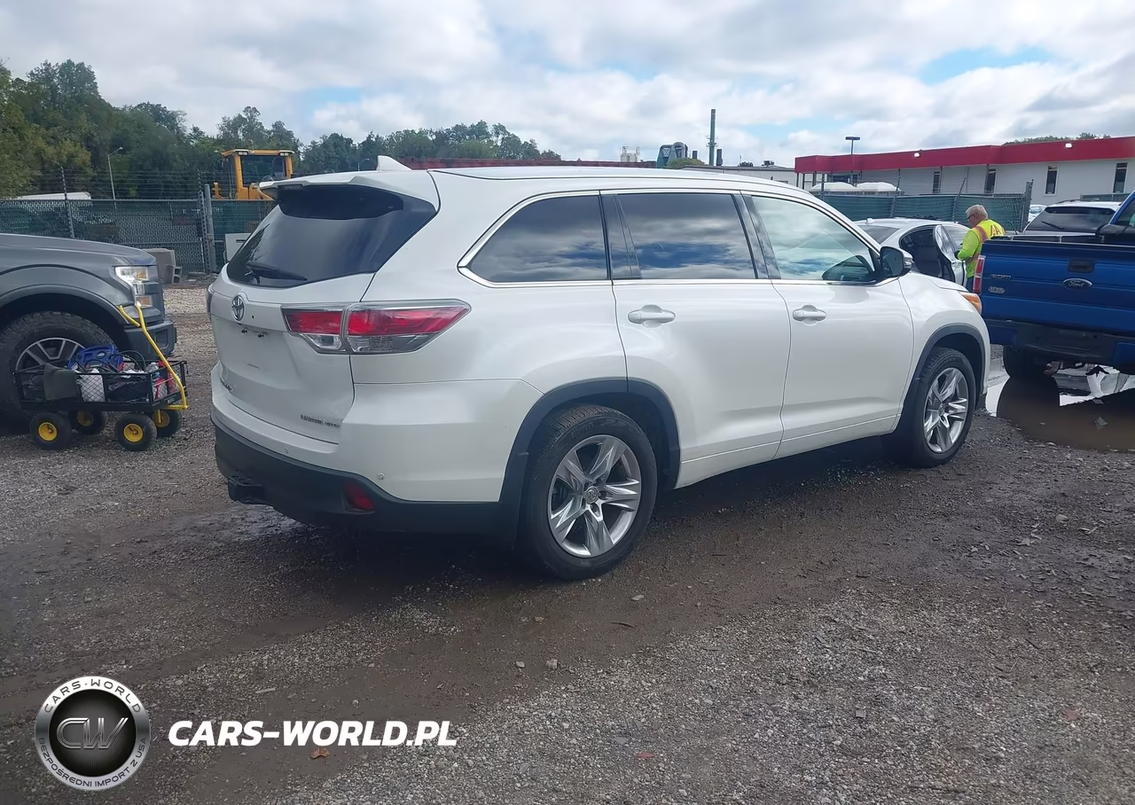 2015 Toyota Highlander Limited Platinum V6 VIN:5TDDKRFH8FS110832 - 4