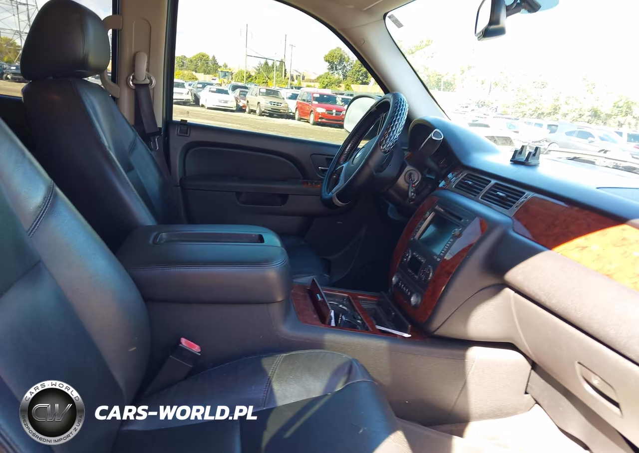 2010 Chevrolet Suburban 1500 Ltz VIN:1GNUKKE31AR152870 - 5