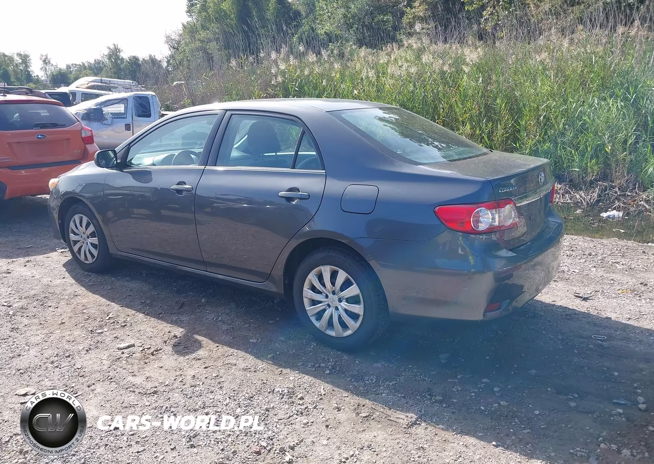 2013 Toyota Corolla Le VIN:2T1BU4EE1DC058381 - 3