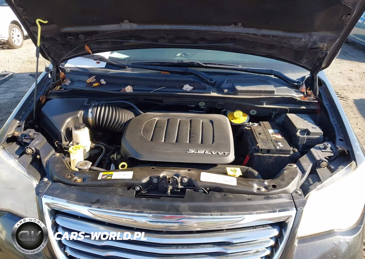 2014 Chrysler Town & Country Touring VIN:2C4RC1BG2ER251565 - 10