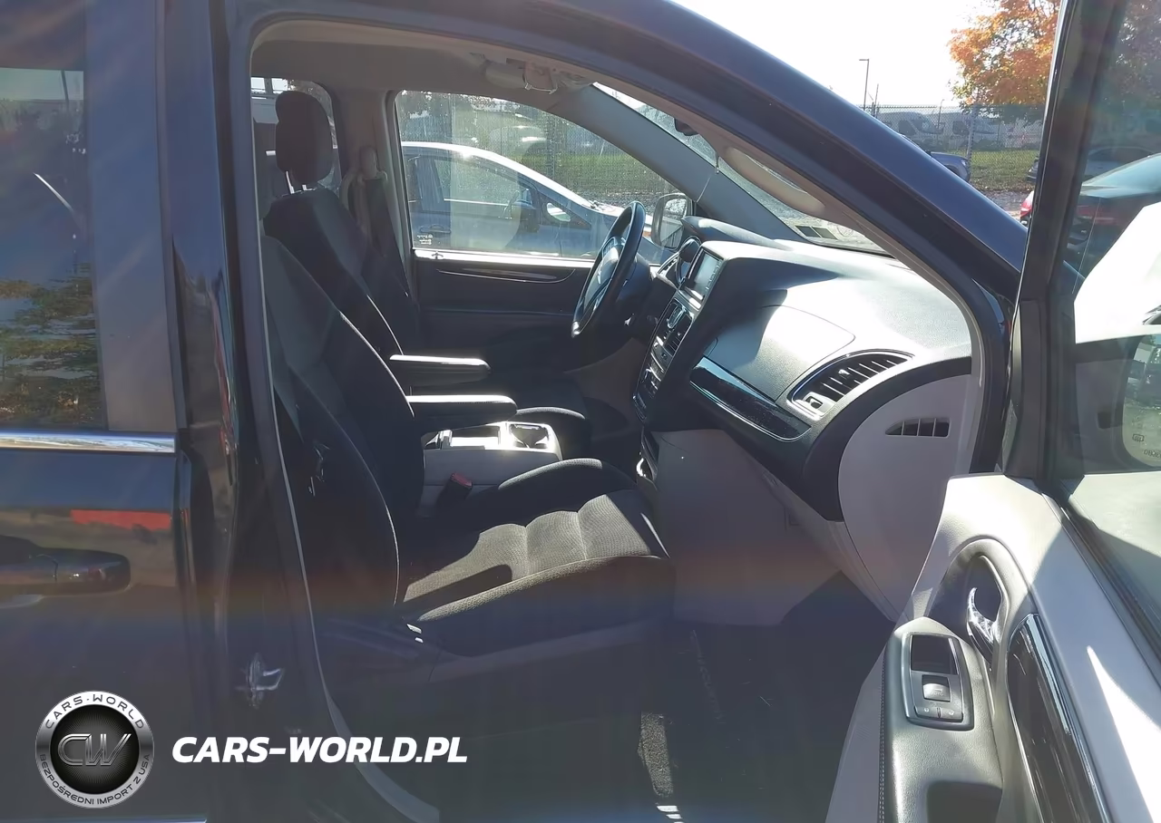 2014 Chrysler Town & Country Touring VIN:2C4RC1BG2ER251565 - 5