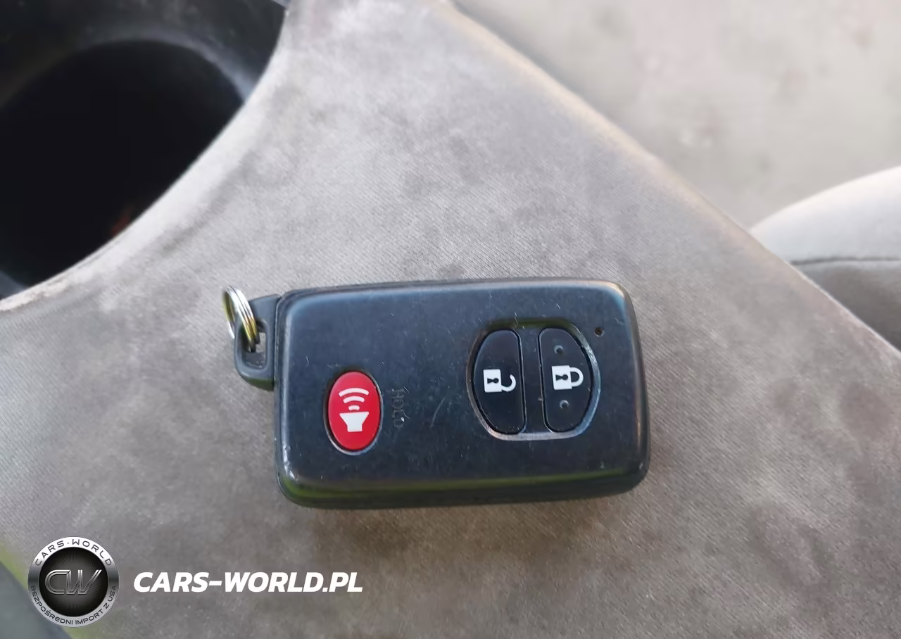 2012 Toyota Prius Two VIN:JTDKN3DU4C5412244 - 11
