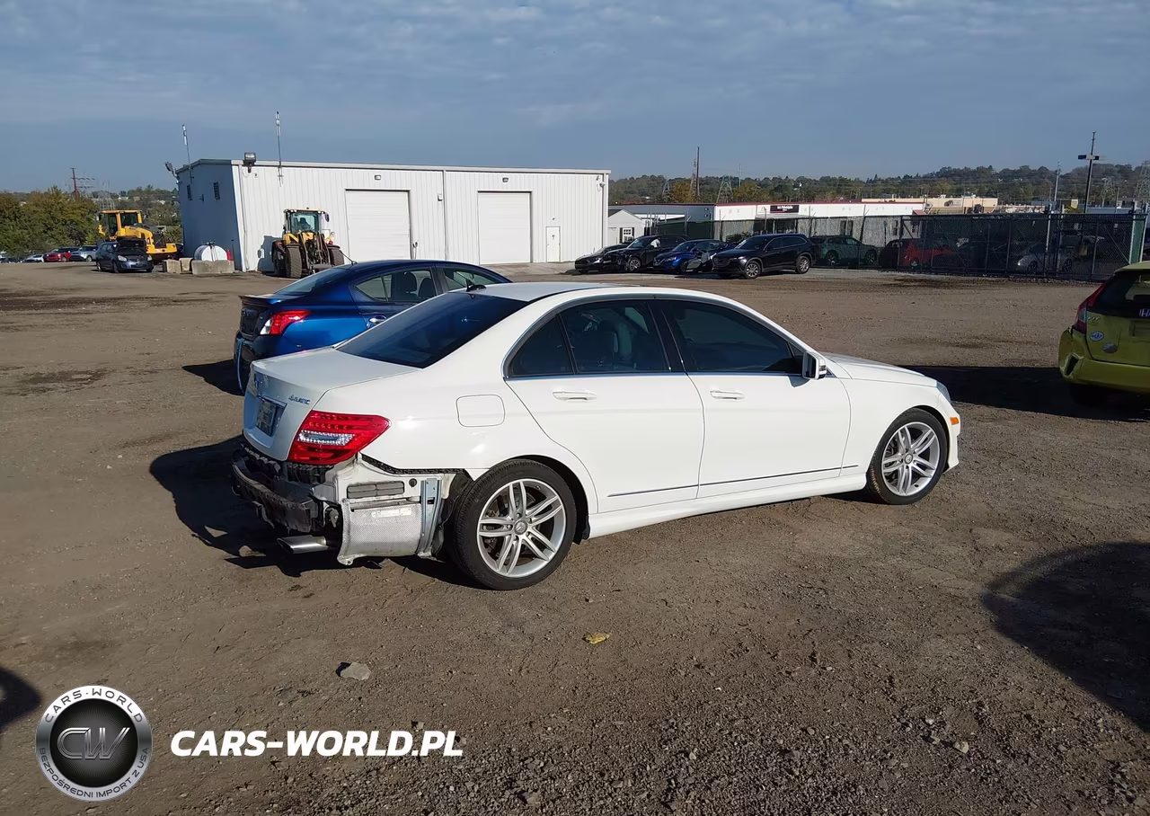 2012 Mercedes-Benz C 300 Sport 4Matic VIN:WDDGF8BB7CA640088 - 4