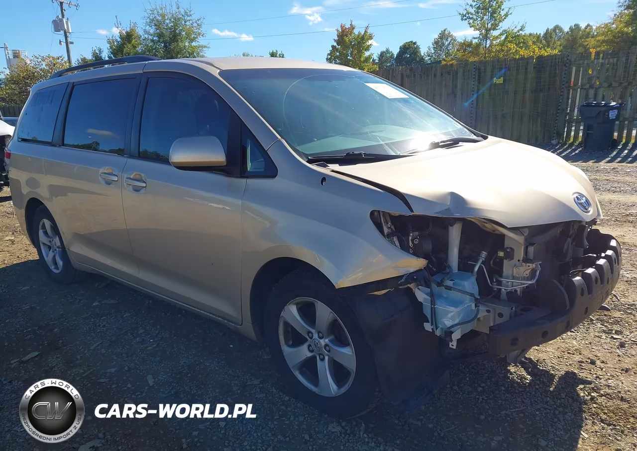 2012 Toyota Sienna Le V6 8 Passenger