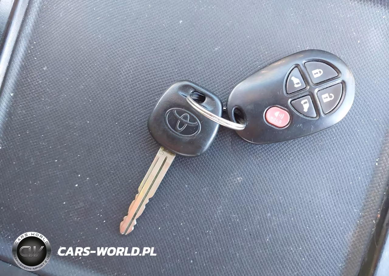 2012 Toyota Sienna Le V6 8 Passenger VIN:5TDKK3DC5CS188914 - 11