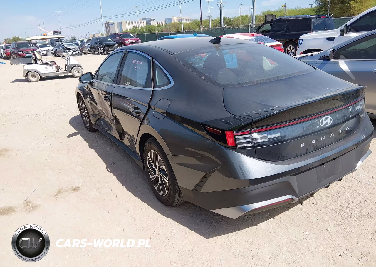 2026 Hyundai Sonata Hybrid Blue VIN:KMHL24JJ3TA179537 - 3